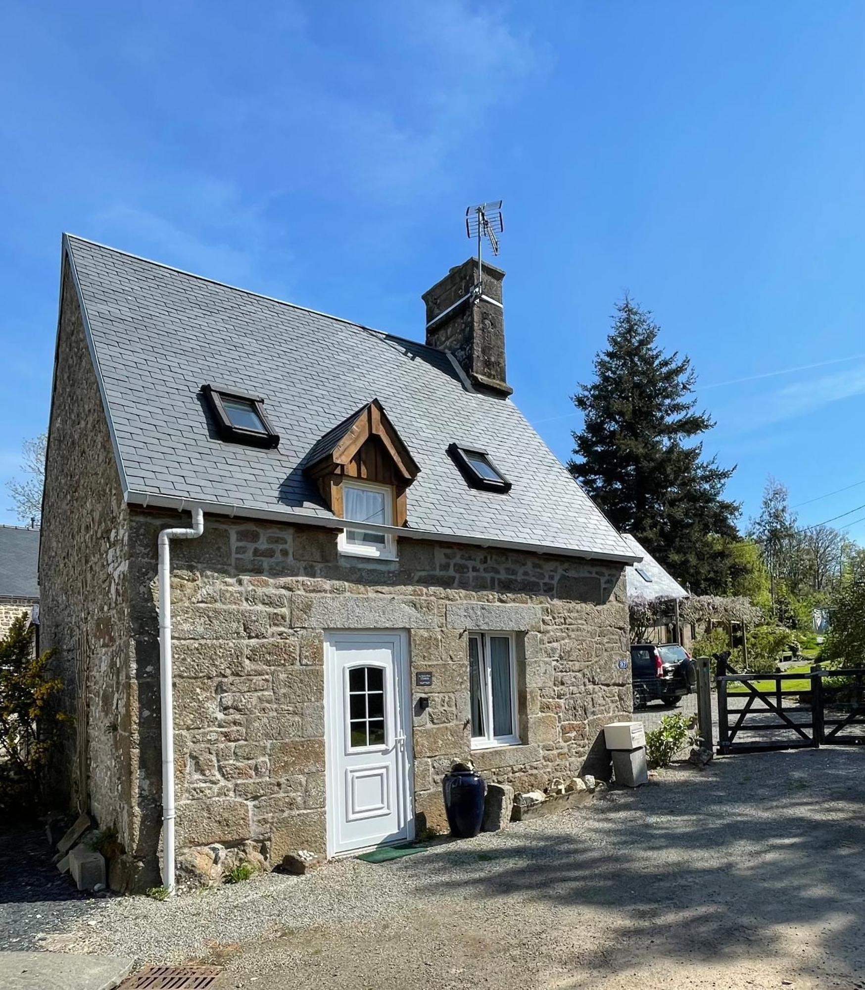 Le Petit Fleur - The Little Flower, Cosy Cottage Saint-Michel-de-Montjoie Zewnętrze zdjęcie